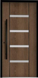 Przestronne drzwi wejściowe NEWAY P113 w kolorze RAL 9005, z elegancką okleiną Woodec Toffee, matową szybą VSG 33.1 i czarnymi, zlicowanymi aplikacjami