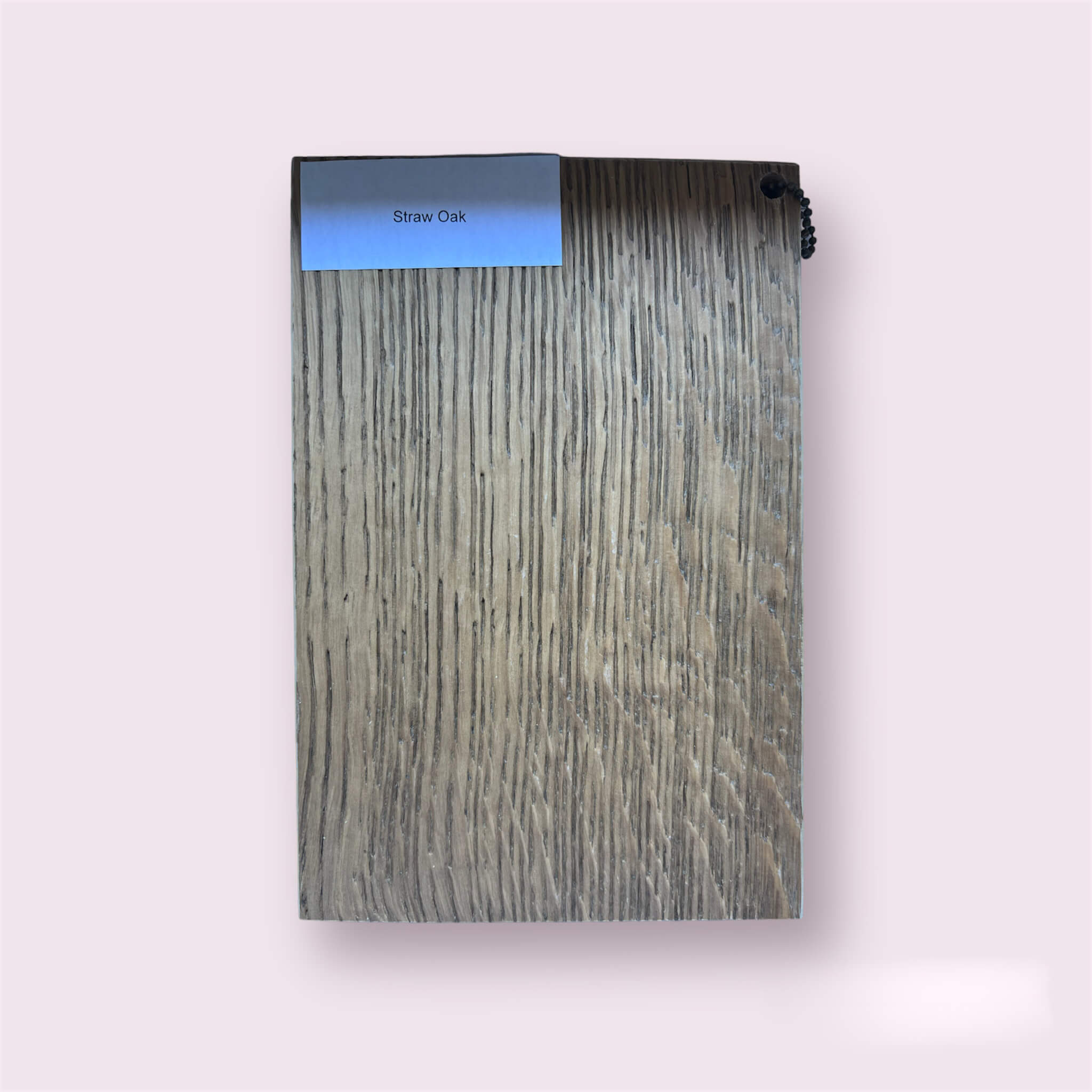 Zdjęcie przedstawia fornir Straw Oak - cienką warstwę drewna o naturalnym wyglądzie w kolorze Straw Oak